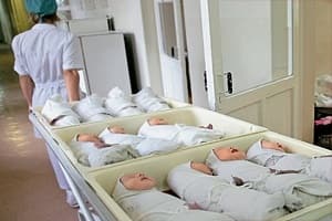 Сокращение количества детей сирот должно начинаться ещё в роддоме