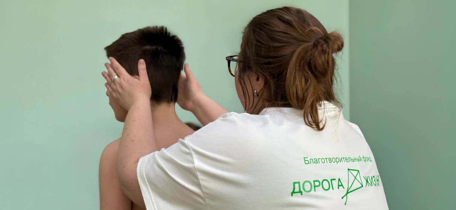 «За раз успеваю помочь в среднем 50 детям»: я травма­толог-ортопед и езжу в детдома в регионах