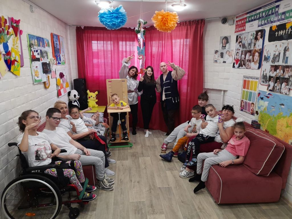 Волонтеры из VANANA PARK устроили праздник для детей в социальном центре «Дом для жизни»
