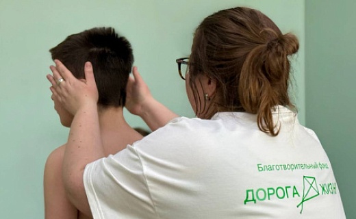 «За раз успеваю помочь в среднем 50 детям»: я травма­толог-ортопед и езжу в детдома в регионах